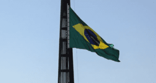 Marinha conduz troca do Bandeirão neste domingo (1º/12)