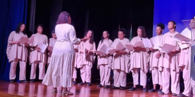 Coral de Internas Maria Marias apresenta repertório natalino na Rede Abraço