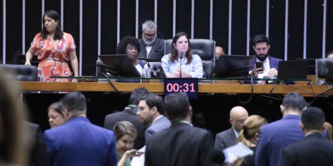 Câmara dos Deputados aprova 12 projetos para combater a violência contra a mulher