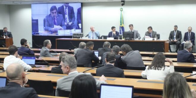 Comissão aprova relatório preliminar do Orçamento de 2025