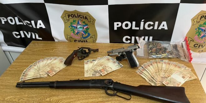 Polícia Civil apreende armas e dinheiro durante operação em Fundão   