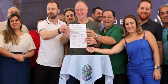 Governador inaugura Praça São Pedro e anuncia novos investimentos em Anchieta