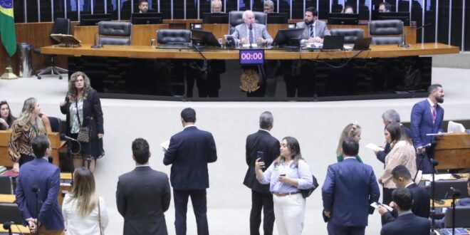 Câmara pode votar nesta terça-feira projetos sobre segurança pública