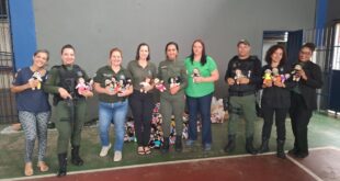 Sejus entrega 570 bonecas de pano à escola da Serra