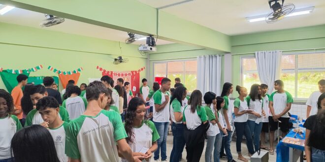 Alunos exploram culturas de países de língua inglesa em projeto interdisciplinar de escola em São Mateus