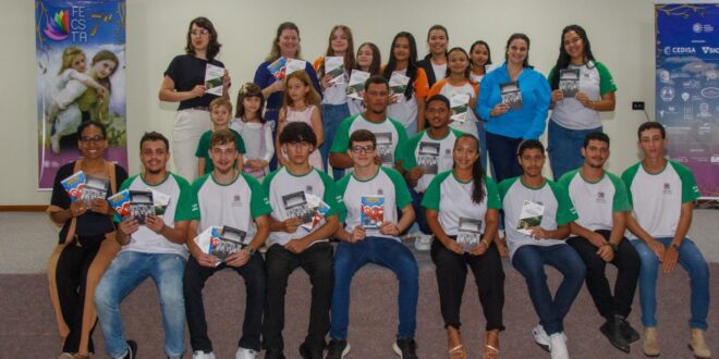 Estudantes de Santa Teresa publicam três livros sobre história da cidade