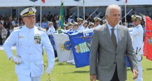 Ministro da Defesa prestigia cerimônia de formatura de guardas-marinha na Escola Naval