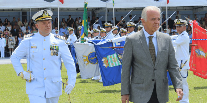 Ministro da Defesa prestigia cerimônia de formatura de guardas-marinha na Escola Naval