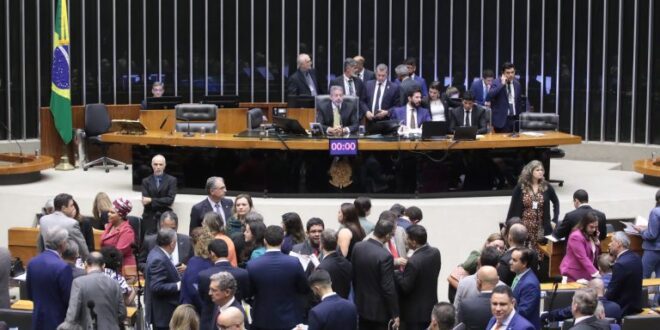 Câmara conclui votação de projeto que prevê novo limite de gastos públicos em caso de déficit