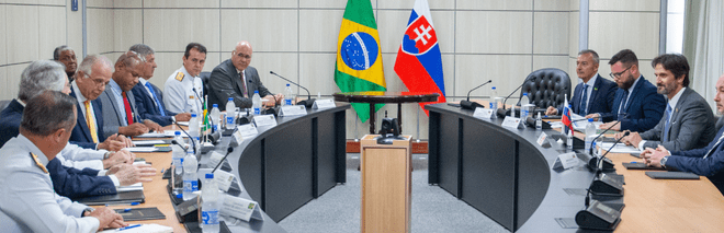 Brasil e Eslováquia assinam acordos na área de Defesa