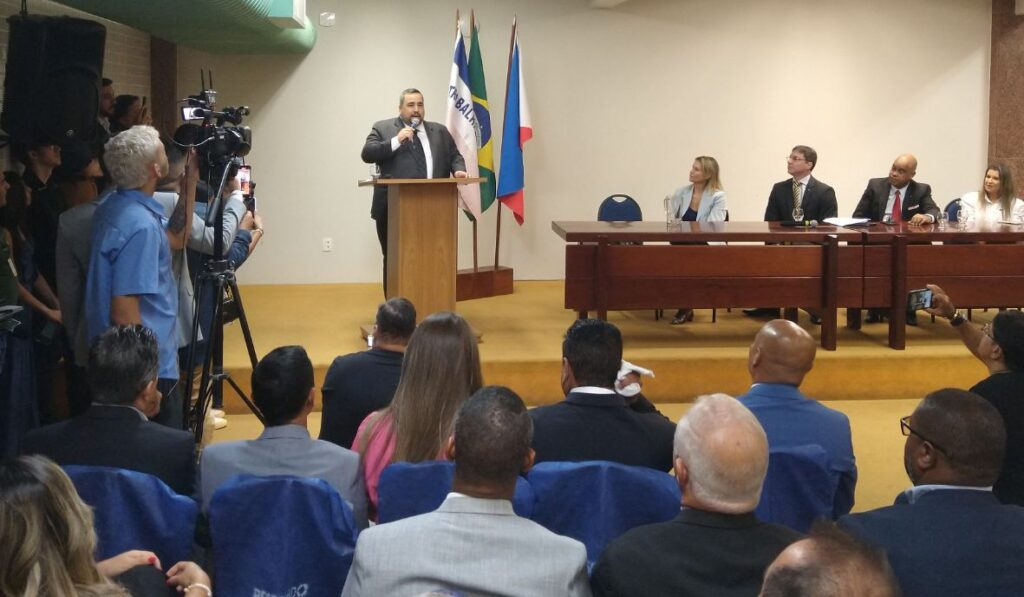 Rodrigo Borges é diplomado em Guarapari