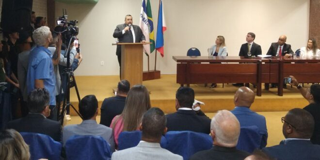 Rodrigo Borges é diplomado em Guarapari