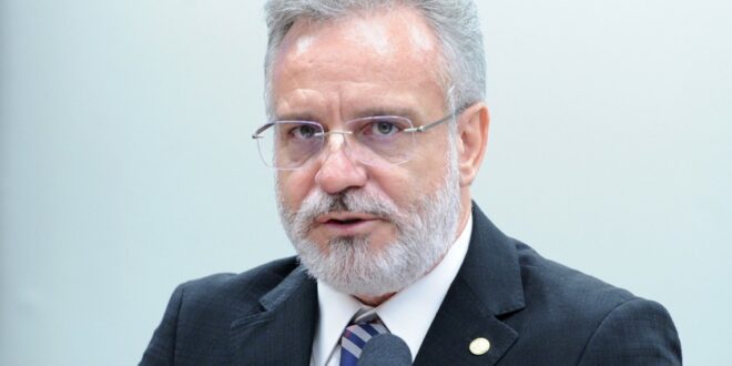 Comissão aprova projeto que exige imagem da placa do veículo em notificações de trânsito