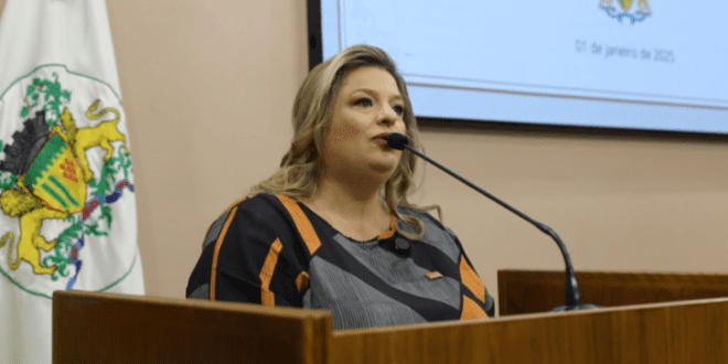 Mais Ética no Funcionalismo: Sandra Bonetto Propõe Impedir que Endividados Possam Assumir Cargos Comissionados em Caxias do Sul