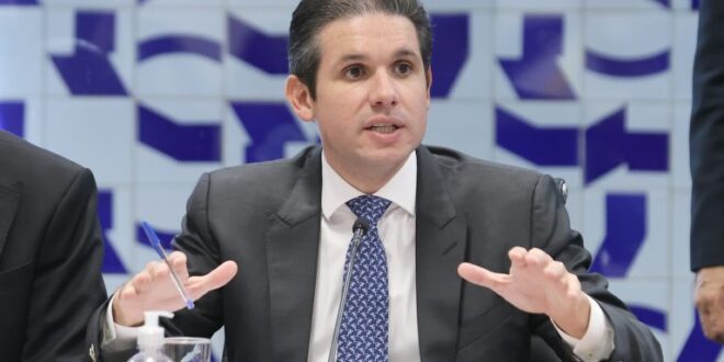 Motta vai instalar comissão para discutir implantação do voto distrital misto