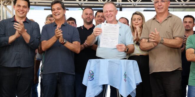 Governo entrega obra de calçamento rural e anuncia novos investimentos em Castelo