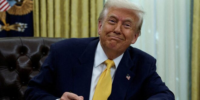 Trump, de olho no terceiro mandato, continua atacando instituições de elite – e muitos estão cedindo