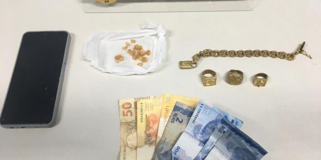 Delegacia de Guaçuí prende suspeito e apreende adolescente por tráfico de entorpecentes