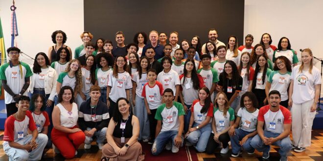 Governador recebe Comitê Estadual de Líderes de Turma 2025