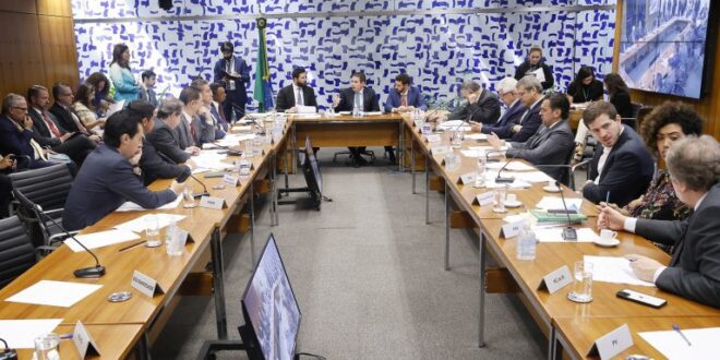 Governo e oposição divergem sobre as investigações de fraudes no INSS