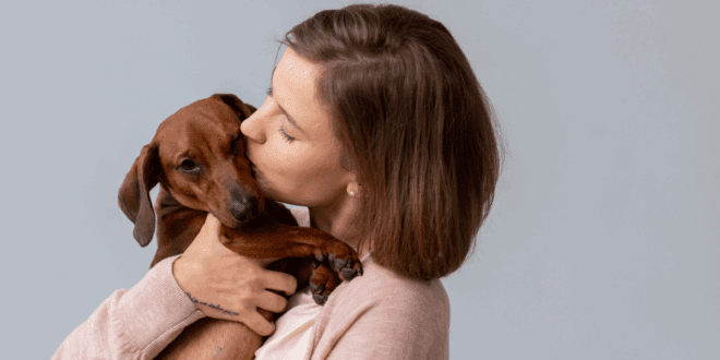 “Mãe de pet” é mãe, sim: afeto redefine consumo e exige profissionais mais preparados