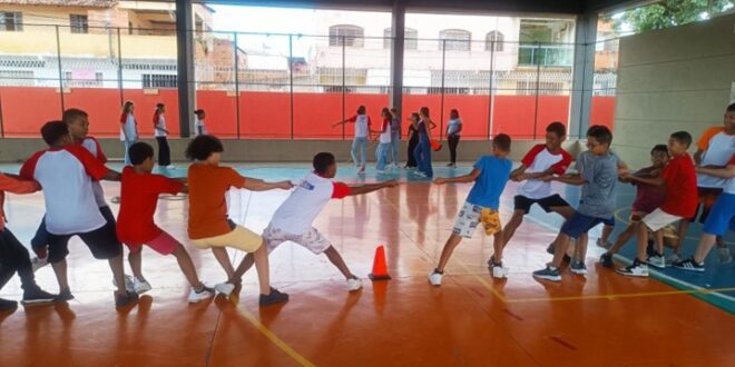 Cultura indígena inspira projeto interdisciplinar com jogos tradicionais e programação digital em escola na Serra