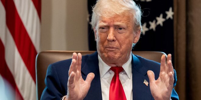 Trump enfrenta Hollywood, Alcatraz, chama o papa Donald Image de uma piada