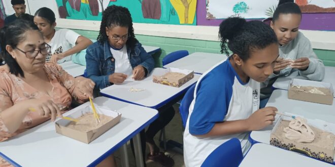 Escola de Guaçuí desenvolve práticas pedagógicas criativas com alunos da EJA