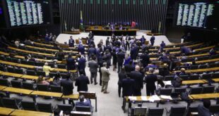 Câmara pode votar proposta que reorganiza carreiras do Executivo