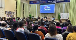 Mesa-redonda com ex-estudantes da Rede Estadual de Ensino inspira jovens do curso preparatório Pré-Enem em Cachoeiro de Itapemirim