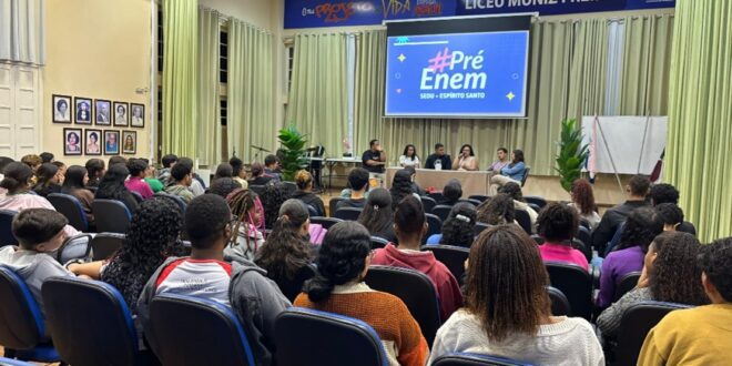 Mesa-redonda com ex-estudantes da Rede Estadual de Ensino inspira jovens do curso preparatório Pré-Enem em Cachoeiro de Itapemirim