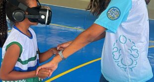 Escola do Futuro de São Mateus recebe estudantes da rede municipal para oficina com realidade virtual e canetas 3D