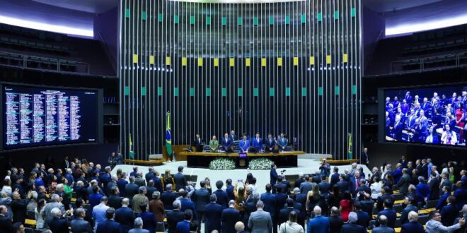 Deputados republicanos celebram 65 anos da Confederação Nacional dos Dirigentes Lojistas em Sessão Solene