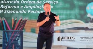 Governador inaugura quadra poliesportiva e autoriza reforma de escola na Serra