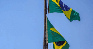 Troca do Bandeirão marca as comemorações do Dia da Marinha