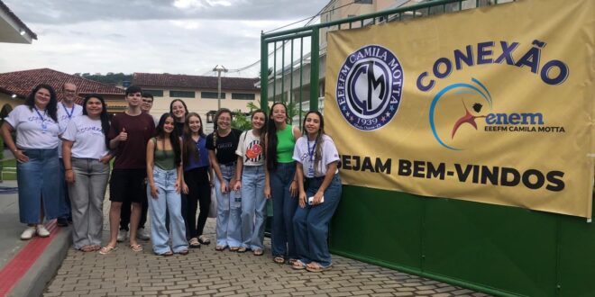 Estudantes da Escola Camila Motta realizam simulado do Enem como preparação para o exame nacional