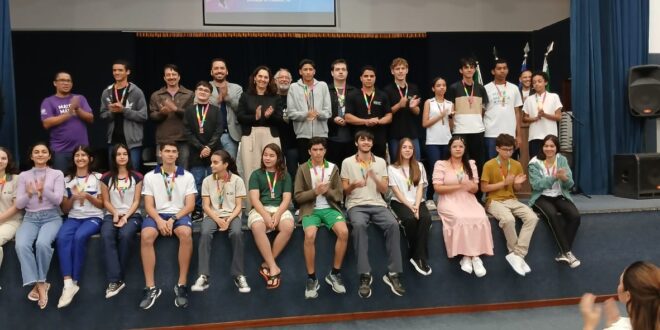Estudantes são premiados com medalhas da OBMEP 2024 na regional de Linhares