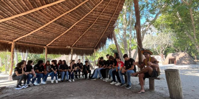 Imersão cultural marca visita de alunos à aldeia indígena em Aracruz