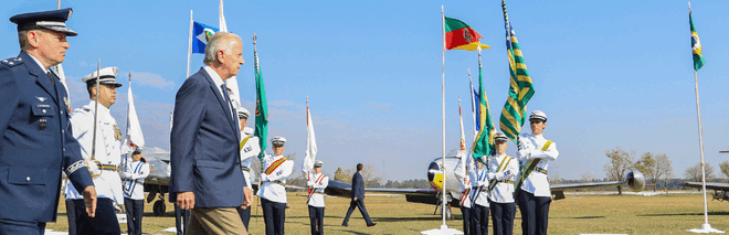 Ministro da Defesa participa da entrega de espadins a novos cadetes da Força Aérea Brasileira