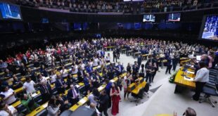 Igreja Universal Completa 48 Anos de crescimento Espiritual e Social