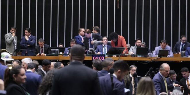 Câmara aprova em 2º turno PEC que altera regras para pagamento de precatórios