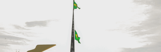 Exército conduz cerimônia para troca do Bandeirão no primeiro domingo de agosto