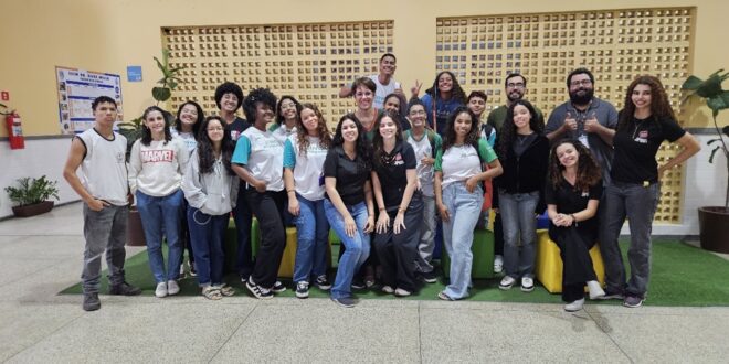 Intercâmbio entre escolas estaduais promove oficina prática de fotografia e protagonismo juvenil