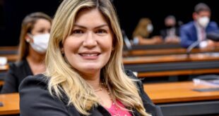 Republicana Aline Gurgel retorna ao Congresso para segundo mandato