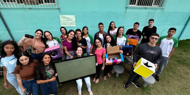 Escola Juvenal Nolasco promove ação de conscientização sobre reciclagem e racismo ambiental