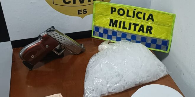 Operação policial prende três pessoas e apreende arma e drogas em Domingos Martins