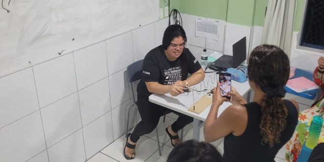 Semana do Estudante na Escola Leandro Escobar envolve alunos da EJA em desafio interativo sobre eletricidade