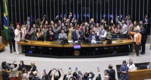 Câmara aprova projeto sobre proteção de crianças em ambientes digitais
