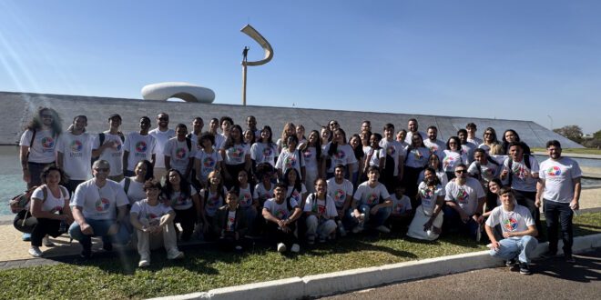 Líderes de turma da rede estadual compartilham aprendizados de viagem a Brasília