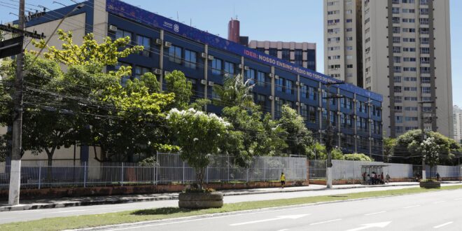 Governo anuncia reajuste salarial para professores e agentes de suporte educacional